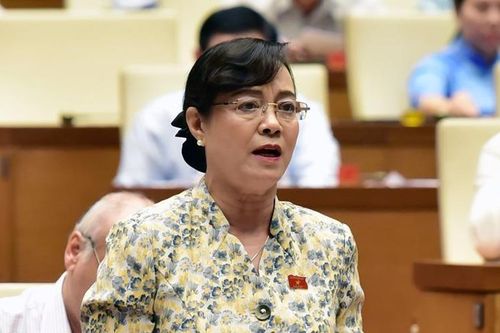 Đại biểu Quyết Tâm bật khóc khi tranh luận về tăng giờ làm thêm