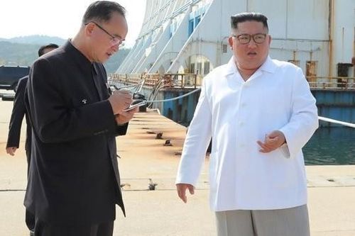 Ông Kim Jong Un phê phán chính sách của cha phụ thuộc Hàn Quốc