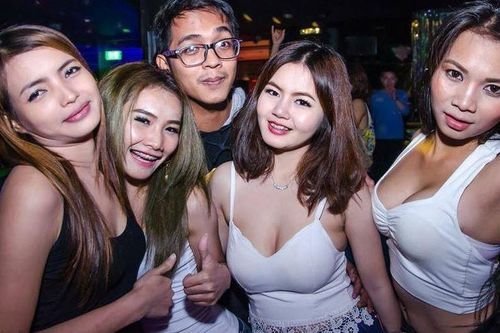 Sợ bệnh tật, khách du lịch dần từ bỏ các khu đèn đỏ mại dâm ở châu Á
