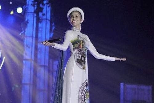 Hoàng Hạnh bị chê hát tệ tại Hoa hậu Trái Đất 2019
