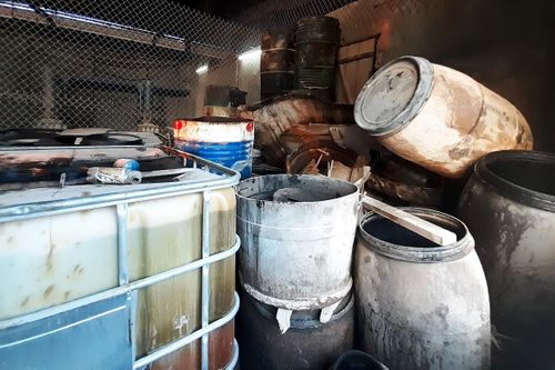Khởi tố 3 người đổ dầu thải gây ô nhiễm nước sạch sông Đà