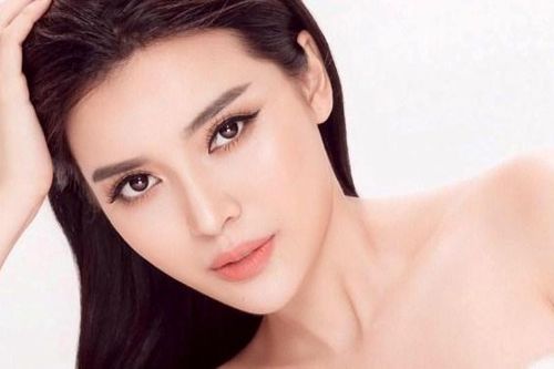 'Mợ hai' Cao Thái Hà trình diễn thời trang của NTK Lek Chi