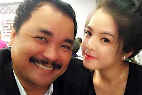 Bất ngờ trước vẻ đẹp trẻ trung gợi cảm của bà xã đạo diễn 'Tiếng sét trong mưa'
