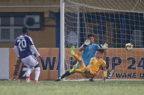 Hạ màn V.League: Trọng tài ngoại cầm còi, Thanh Hóa, Khánh Hòa đua trụ hạng