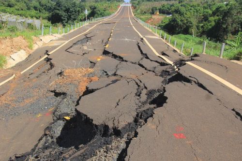 Thêm điểm võng 'lạ' trên đường 250 tỉ đồng chưa nghiệm thu đã hỏng