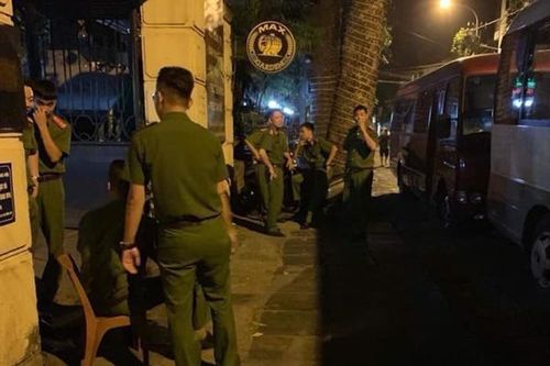 Hàng trăm người bị đưa về trụ sở khi Cảnh sát đột kích vũ trường Star 3 Club
