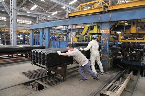 Doanh nghiệp sản xuất tấm lợp 'thoi thóp' chờ đợi quyết sách