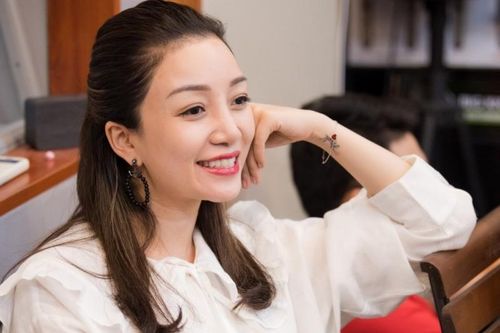 Phạm Thu Hà ráo riết chuẩn bị liveshow đầu tiên tại quê nhà