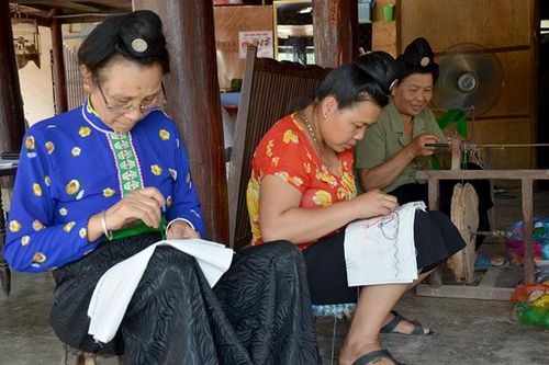 Gìn giữ nghề truyền thống dân tộc Thái