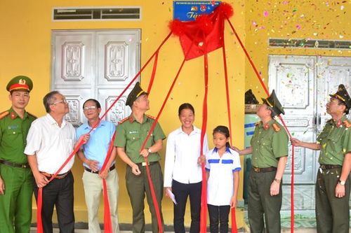 Công an tỉnh bàn giao 'Ngôi nhà 19-8'