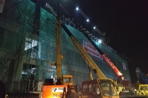 Giải cứu 5 công nhân trong vụ sập giàn giáo