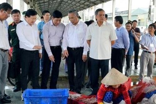 Phó Thủ tướng Trịnh Đình Dũng kiểm tra việc thực hiện chống khai thác IUU