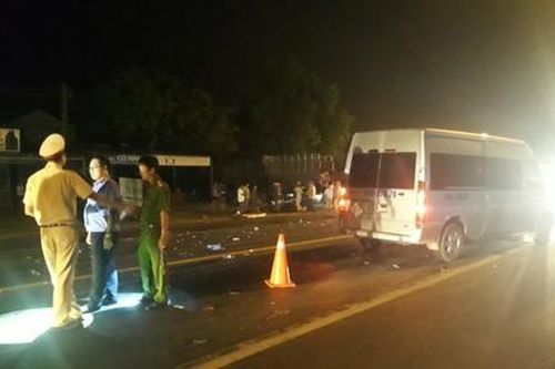 Xe khách tông trực diện xe máy, một người tử vong