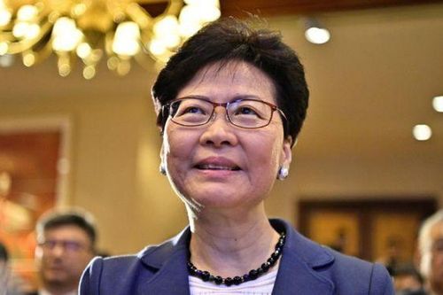 Trung Quốc bác tin muốn thay thế Trưởng đặc khu Hồng Kông