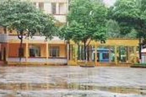 Một học sinh lớp 2 bị điện giật tử vong ở sân trường