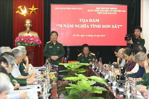 '70 năm nghĩa tình son sắt'