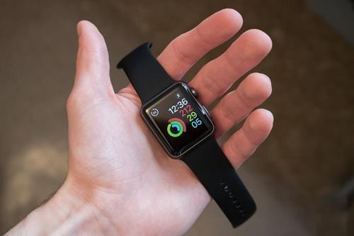Sau iPhone, một chiếc Apple Watch cũng bị khóa từ xa tại Việt Nam