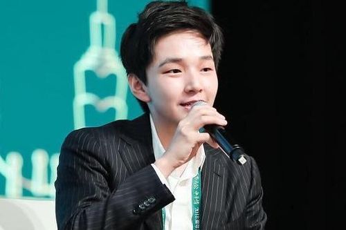 Trường học của chàng trai 24 tuổi trở thành tỷ phú USD sau một đêm