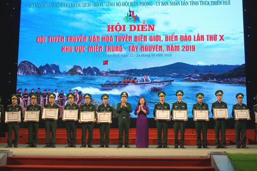 Bế mạc Hội diễn Đội tuyên truyền biên giới, biển đảo khu vực miền Trung- Tây Nguyên