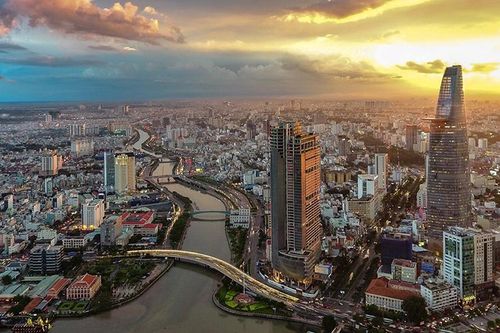 Không ngừng củng cố thế và lực đất nước