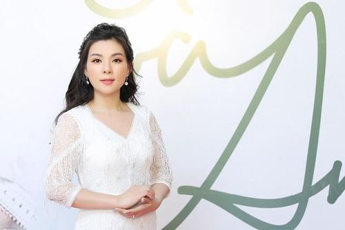 Sao Mai Bùi Lê Mận tái xuất với 'Sông và anh'