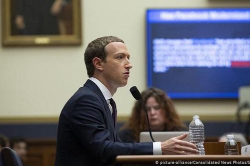 Mark Zuckerberg bị điều trần trước Quốc hội vì một loạt vấn đề của Facebook