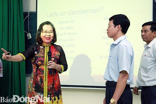 Nâng cao năng lực ứng xử sư phạm xây dựng trường học hạnh phúc