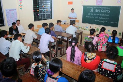 Nậm Chày: 33 người dân tham gia lớp xóa mù chữ