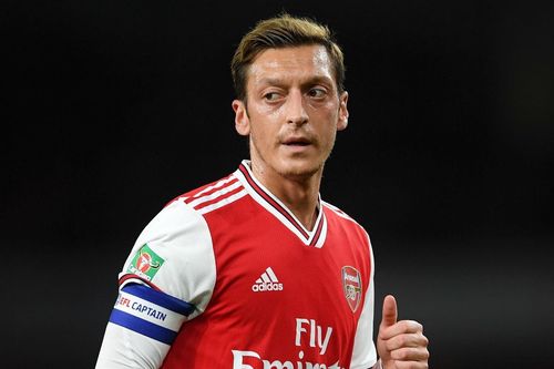 Paul Scholes khuyên Man United chiêu mộ Oezil
