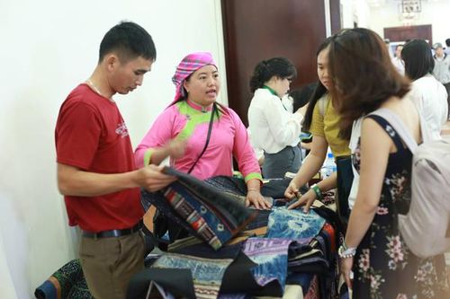 Trao quyền để giảm bất bình đẳng giới