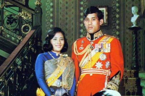 Quốc vương Thái Lan: Bỏ ái phi, 'trị' vợ cũ ngoại tình, từ mặt con trai...