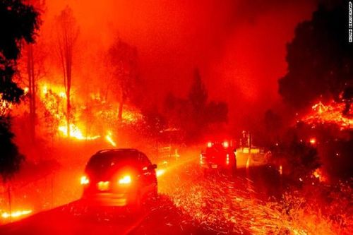 Cháy rừng như 'ngày tận thế', dân California cuống cuồng sơ tán
