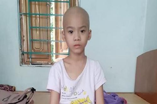 Xót xa bé gái 7 tuổi bị cắt bỏ một chân do mắc bệnh ung thư xương