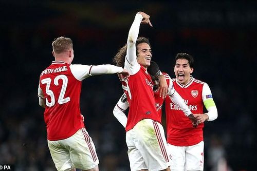 'Bom tấn' lập siêu phẩm đá phạt, Arsenal thắng ngược khó tin