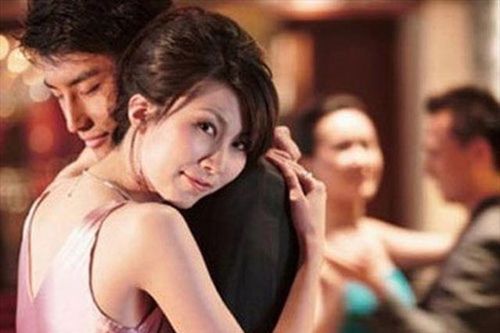 Tin chồng đến mù quáng và bài học cay đắng 'mở mắt' cho vợ trẻ