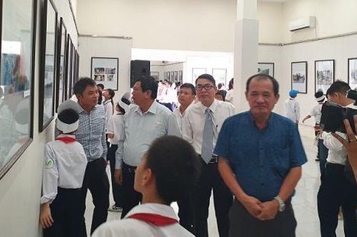 Hải Phòng: Triển lãm ảnh báo chí về 'An toàn giao thông'