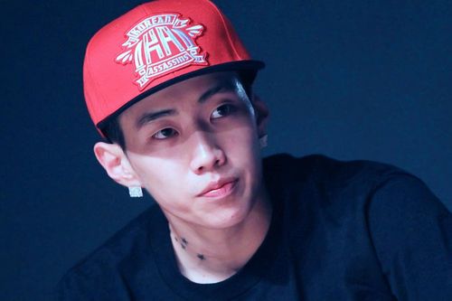 Jay Park vui sướng vì fan Tây Ban Nha ném đồ vào người, có cả nội y