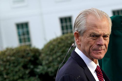 Cố vấn thương mại của Tổng thống Trump: Trung Quốc đang cố ép Mỹ 'quỳ gối'