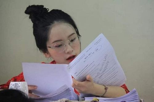 Xuất hiện trong loạt ảnh chụp lén ở kỳ thực tập, nữ sinh ĐH Sư phạm khiến CĐM rần rần tìm 'info' bởi vẻ ngoài xinh như thiên thần