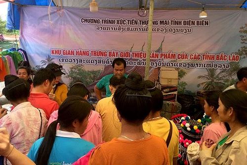 Ðưa hàng Việt lên vùng cao, biên giới