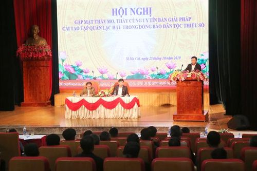 Gần 200 thầy mo, thầy cúng bàn giải pháp cải tạo hủ tục ở vùng cao
