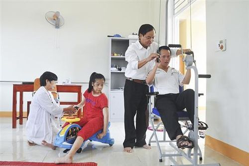Nâng bước người khuyết tật