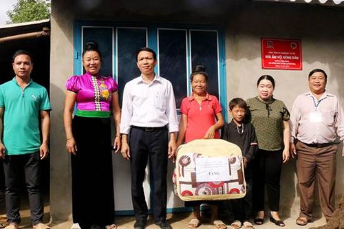 Quỳnh Nhai: Bàn giao nhà 'Mái ấm Hội Nông dân' cho hội viên nghèo
