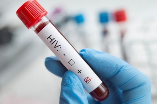 Không còn vô phương cứu chữa, HIV được điều trị thế nào?