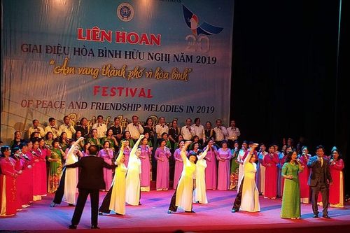 Ngân vang lời ca, hòa cùng điệu múa 'vì hòa bình'