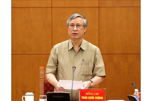Kết luận của Bộ Chính trị về độ tuổi tái cử và trình độ chuyên môn, lý luận chính trị đối với nhân sự tham gia cấp ủy các cấp nhiệm kỳ 2020 - 2025