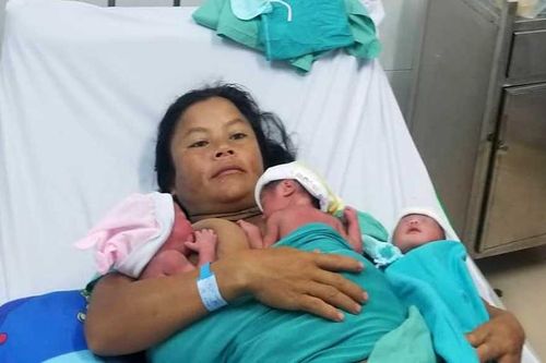 Sản phụ sinh 3 tự nhiên