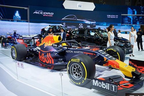 'Soi' bộ đôi xe đua F1 tại gian hàng Honda VMS 2019