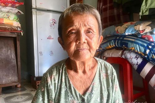 Bà cụ ngủ gầm cầu Sài Gòn từ nhỏ, 82 tuổi được làm giấy khai sinh