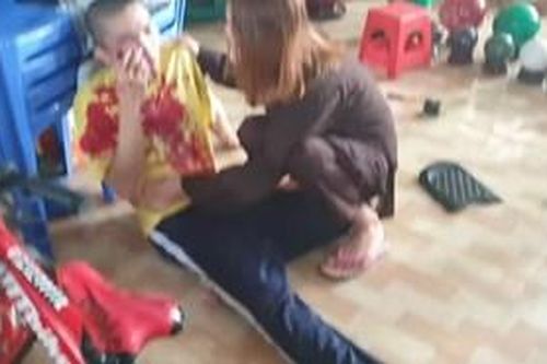 Cho rằng con gái bị nhốt hàng chục người xông vào 'Tịnh thất Bồng Lai' tìm người